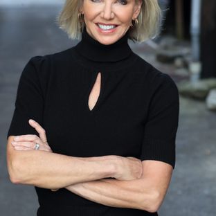 Photo of Meridith Elliott Powell 